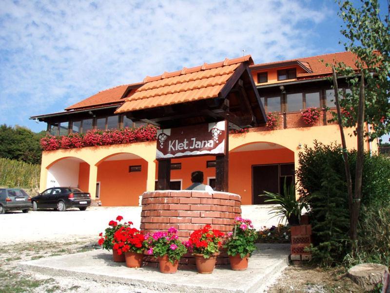 Klet Jana Jastrebarsko Exterior photo